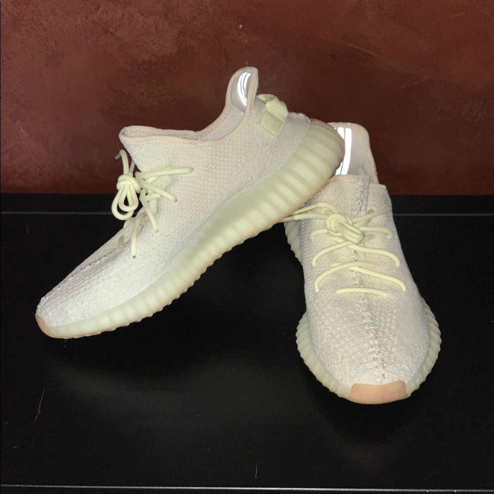 Yeezy shoes almost new!!
